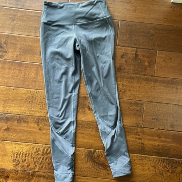 SALE! VICTORIA'S SECRET SPORT, GRAY SIZE XS LEGGINGS!​ - Picture 1 of 3